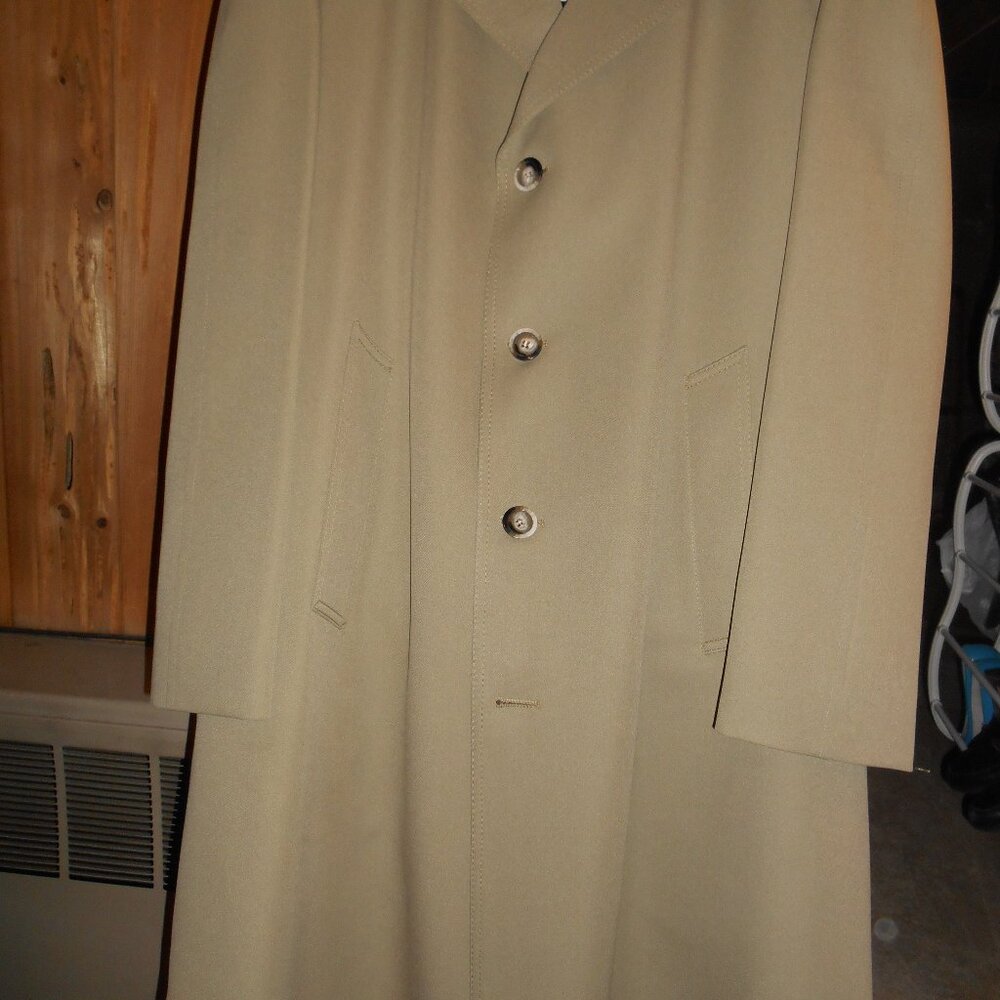 Vintage ! Mens London Fog Raincoat with Zip out liner, size 44R;